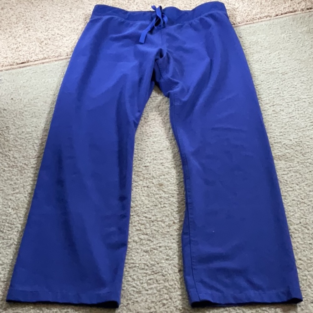 EUC woman’s FIGS scrub pants - Picture 2 of 4